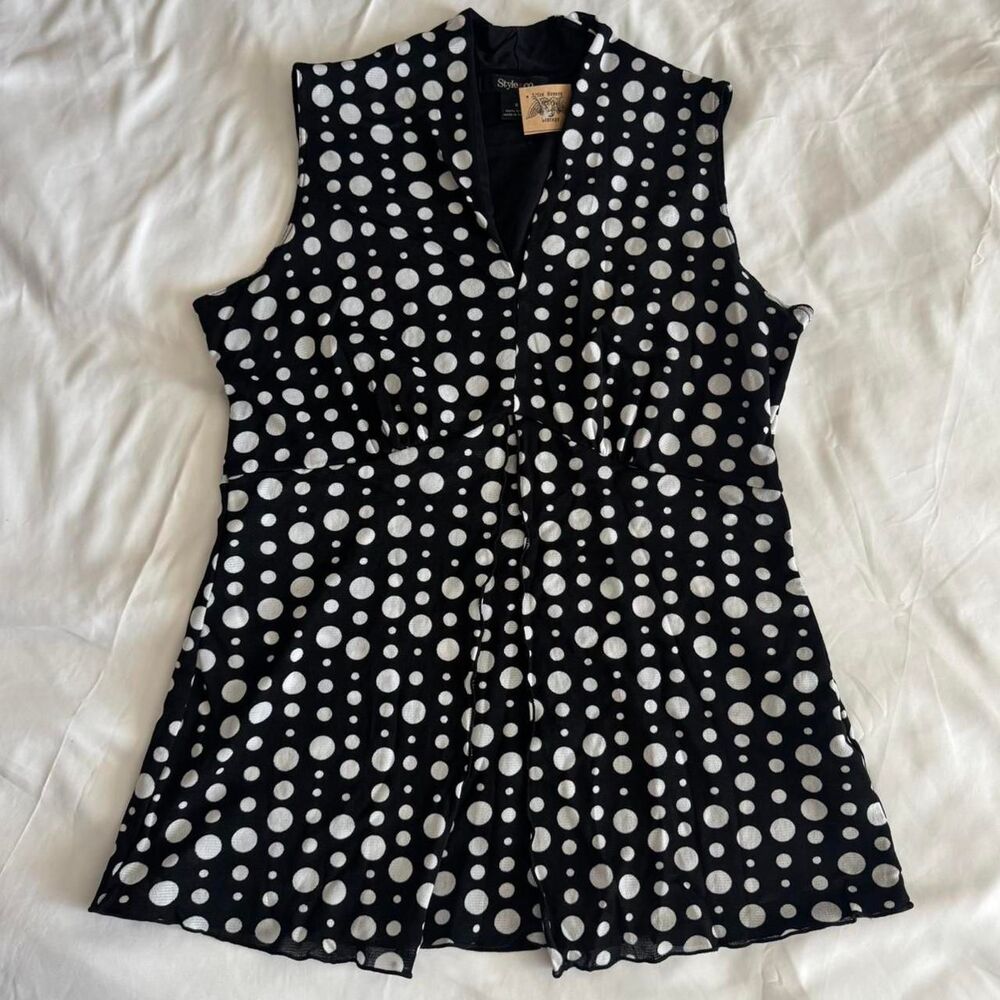 Style-co Women's Black and White T-shirt